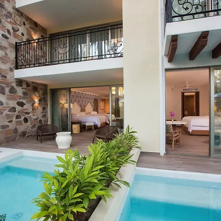 Krystal Grand Puerto Vallarta (Adults Only)
